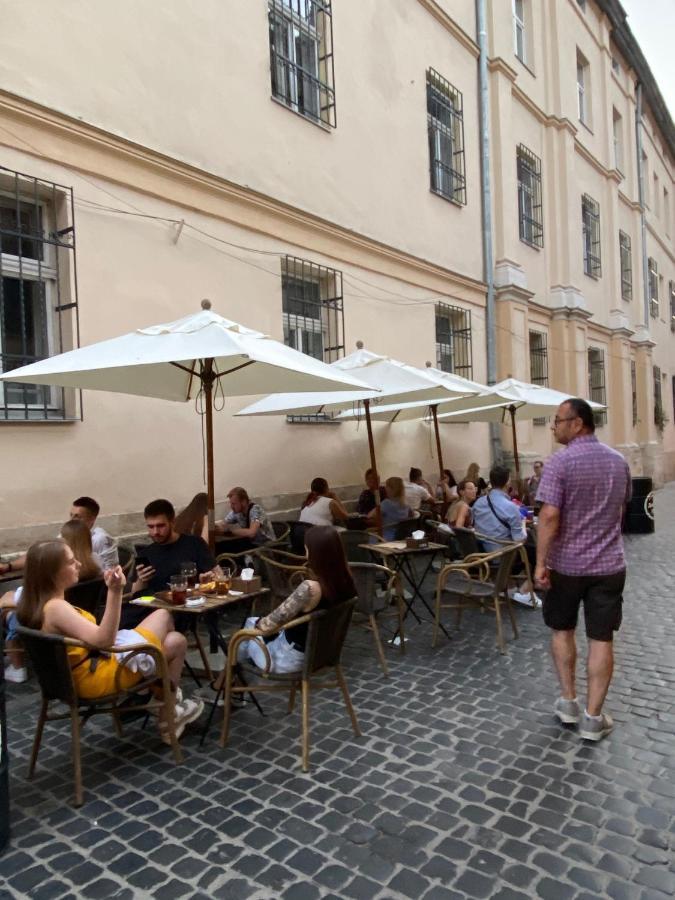 Квартира Подобово На Площі Ринок 39 Lviv Buitenkant foto