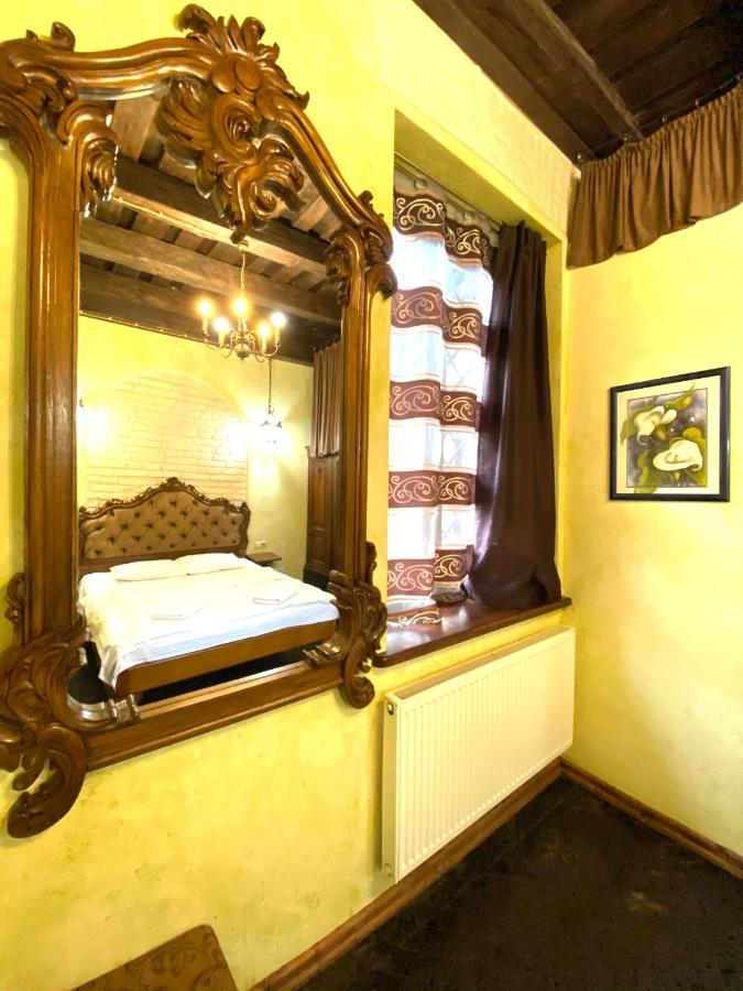 Квартира Подобово На Площі Ринок 39 Lviv Buitenkant foto