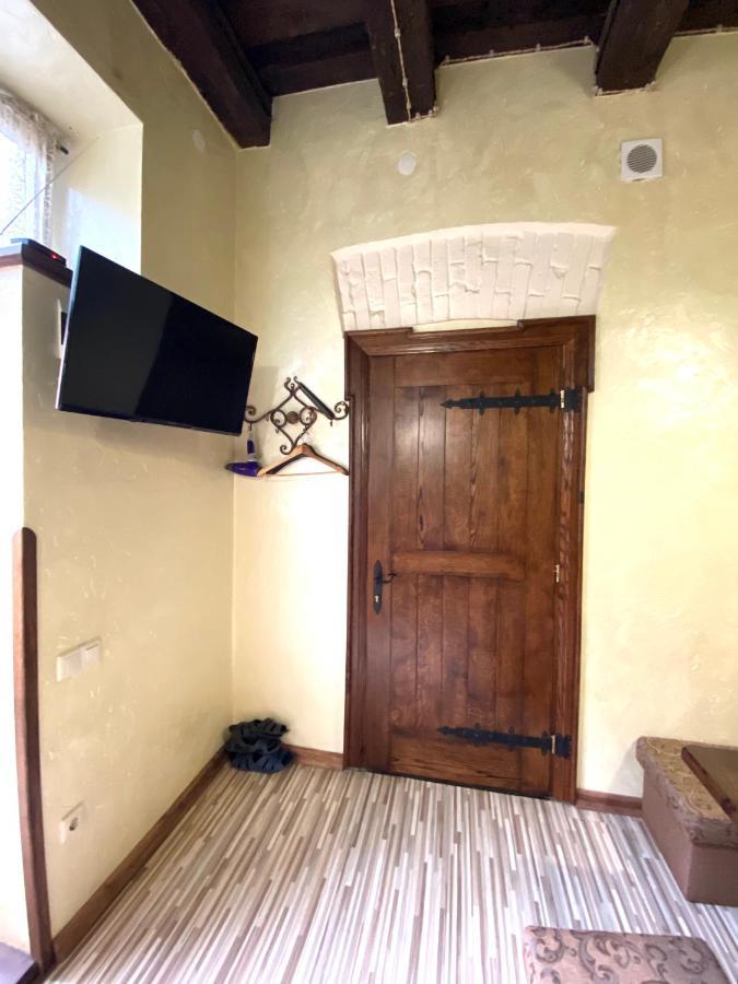Квартира Подобово На Площі Ринок 39 Lviv Buitenkant foto