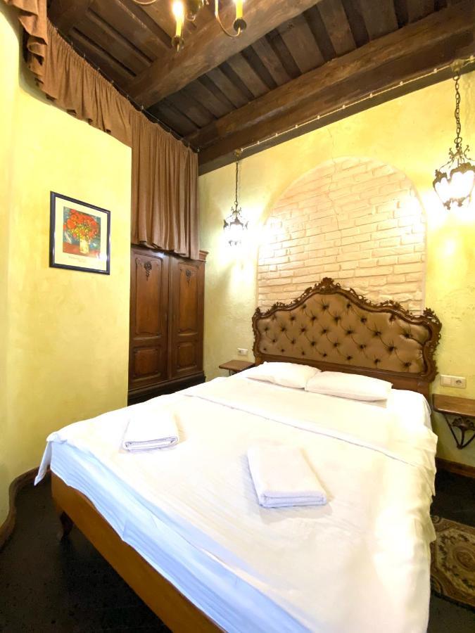 Квартира Подобово На Площі Ринок 39 Lviv Buitenkant foto