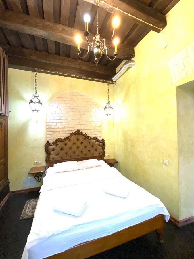 Квартира Подобово На Площі Ринок 39 Lviv Buitenkant foto