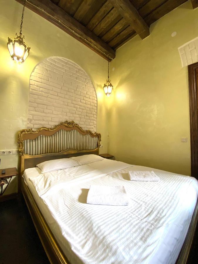 Квартира Подобово На Площі Ринок 39 Lviv Buitenkant foto