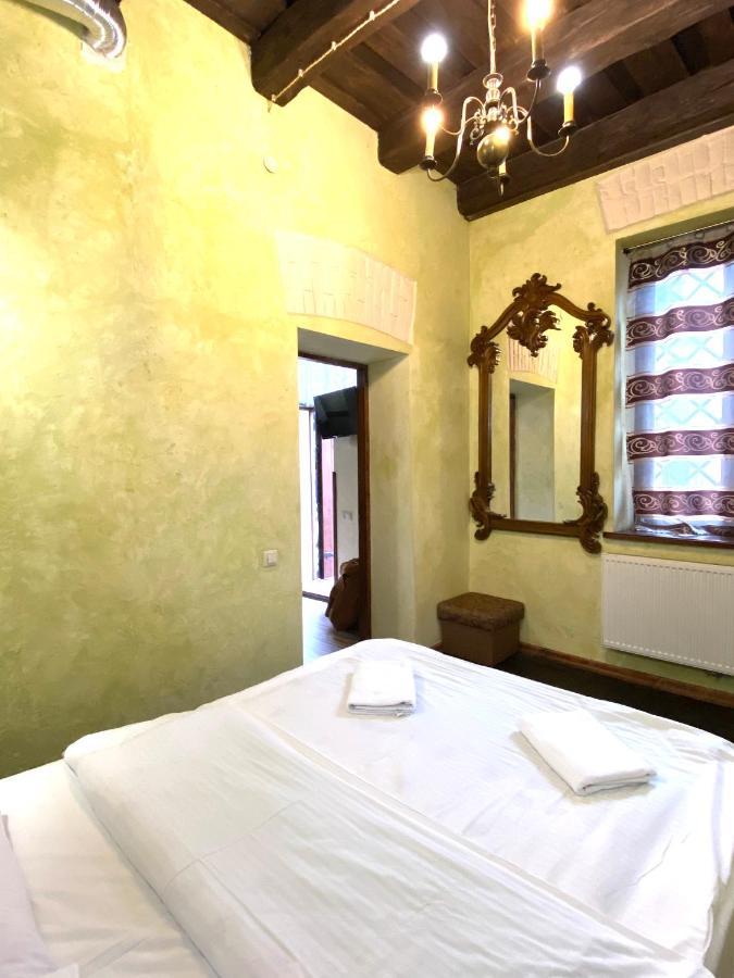 Квартира Подобово На Площі Ринок 39 Lviv Buitenkant foto