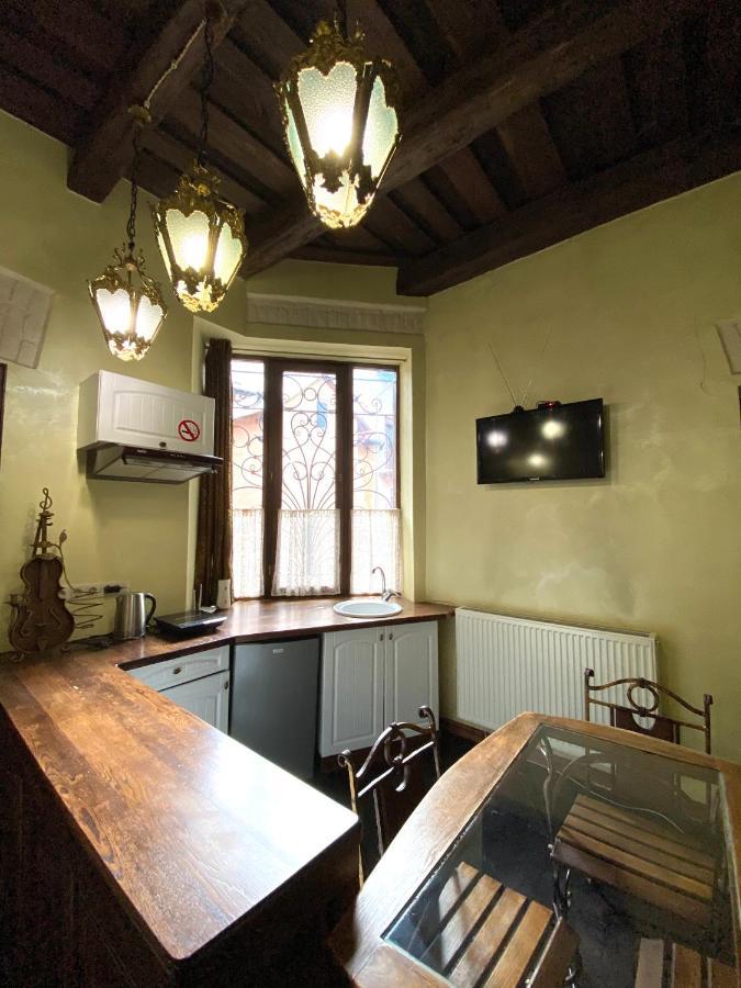 Квартира Подобово На Площі Ринок 39 Lviv Buitenkant foto